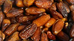 How to distinguish plain dried dates from sugar-treated ones: 4 simple signs