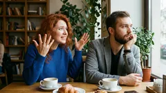 Things women do that make men lose interest in them