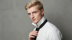 How to tie a classic tie in 2 minutes — simple and stylish